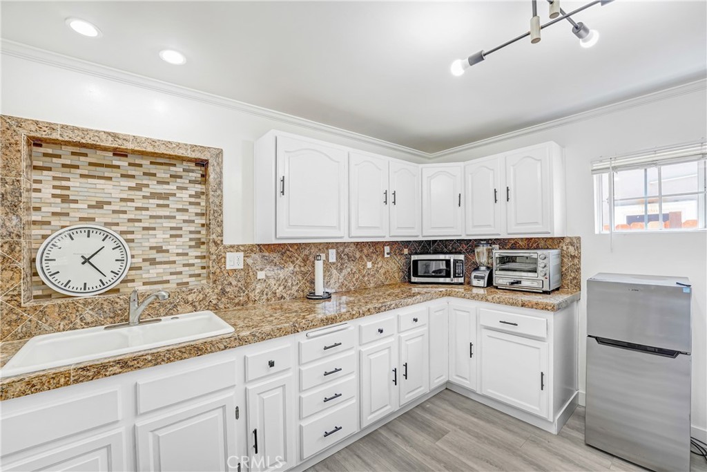 15720 Roxford Street Sylmar, CA 91342 - Photo 10 of 29