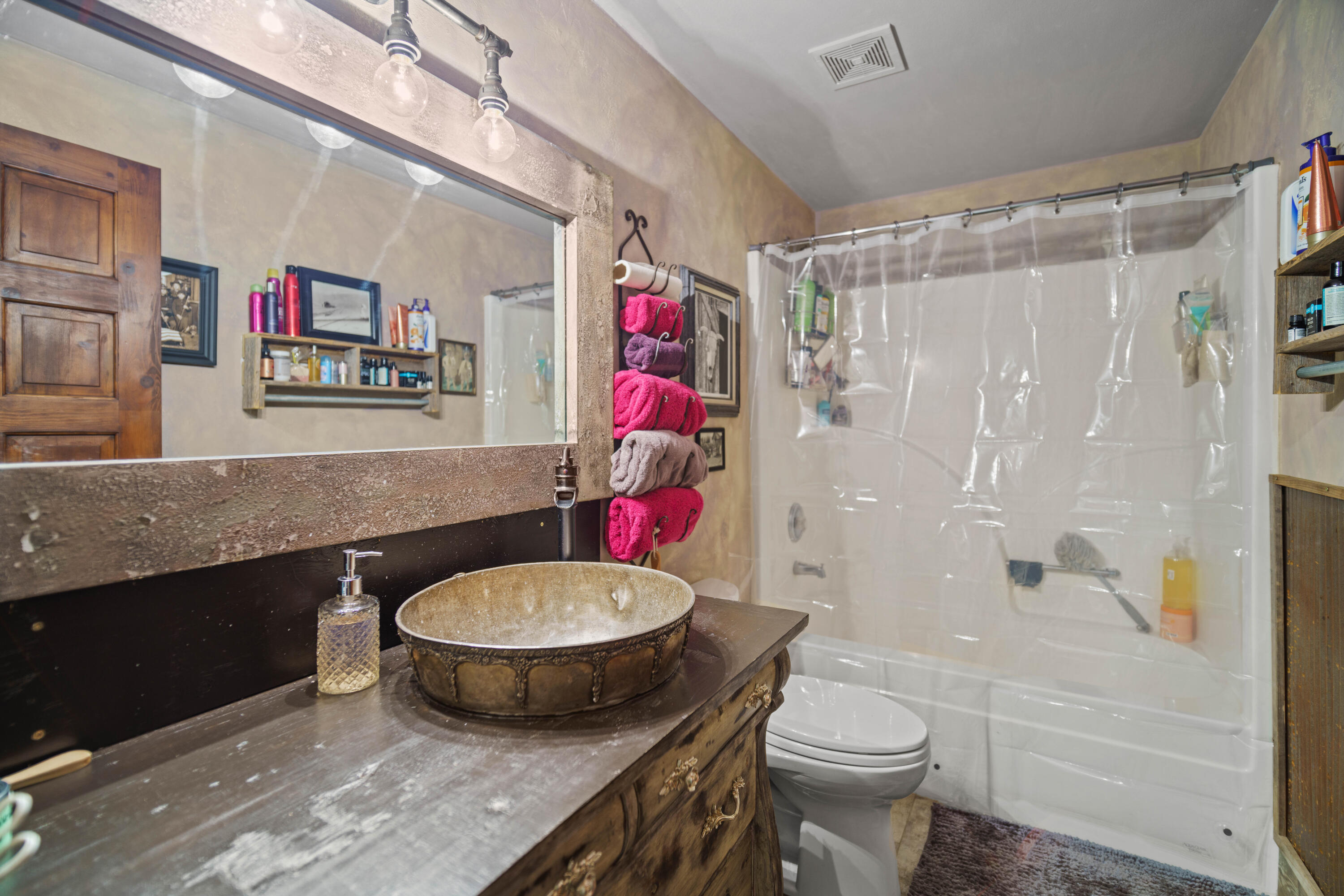 55884 Black Duck Road Bend, OR 97707 - Photo 16 of 41 Second bath