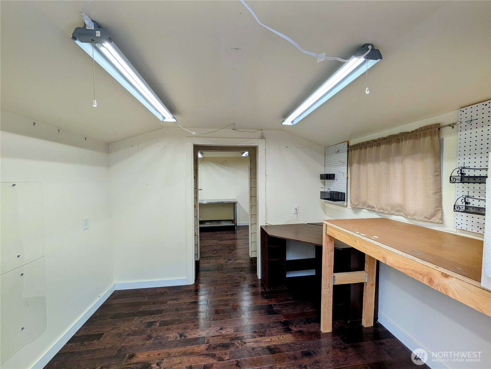 16 Copalis Rv Lane Copalis Beach, WA 98535 - Photo 28 of 39 a room with furniture and wooden floor
