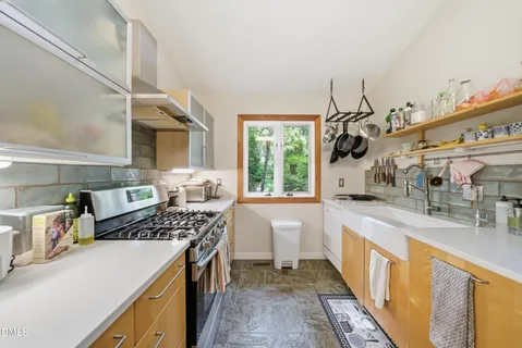$699,900 | 16 Davie Circle, Chapel Hill, NC 27514