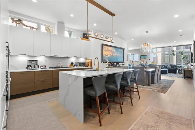 $16,000 | 2773 North Hampden Court, Unit PH03, Chicago, IL 60614