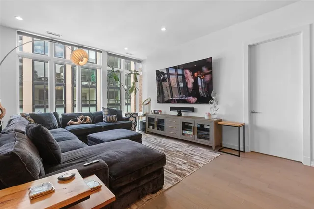 $16,000 | 2773 North Hampden Court, Unit PH03, Chicago, IL 60614