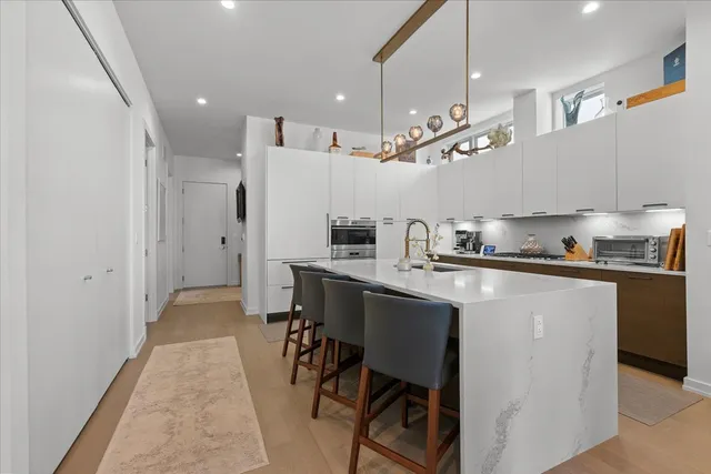 $16,000 | 2773 North Hampden Court, Unit PH03, Chicago, IL 60614