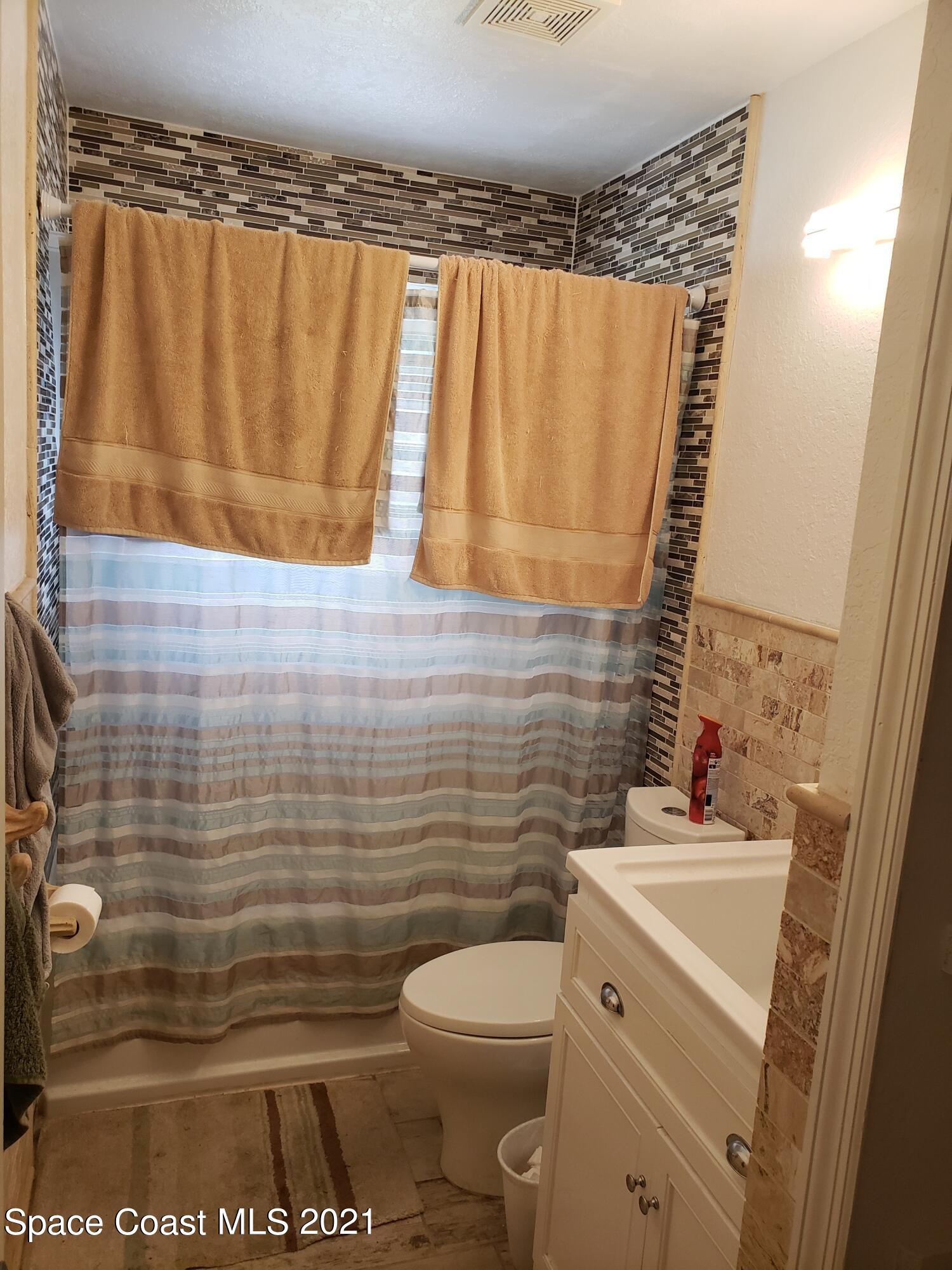401 Whealan Street Southwest Palm Bay, FL 32908 - Photo 13 of 16 Hall Bath