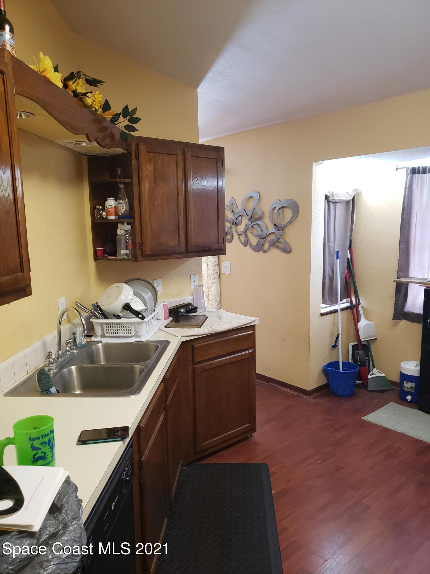401 Whealan Street Southwest Palm Bay, FL 32908 - Photo 5 of 16 Kitchen 7