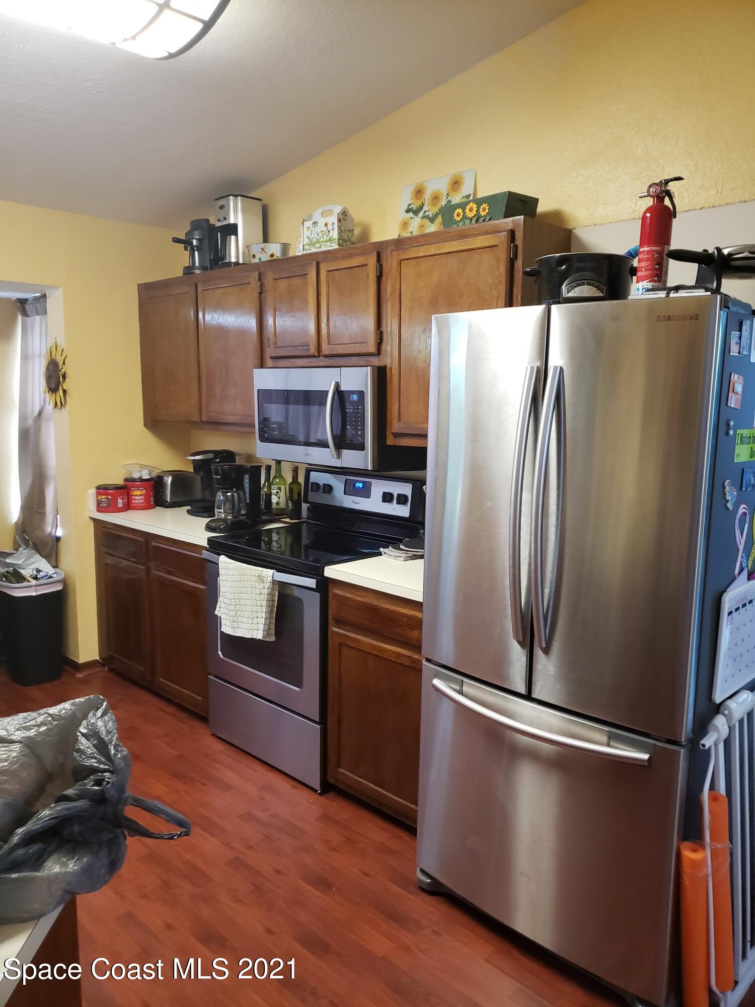 401 Whealan Street Southwest Palm Bay, FL 32908 - Photo 6 of 16 Kitchen 2
