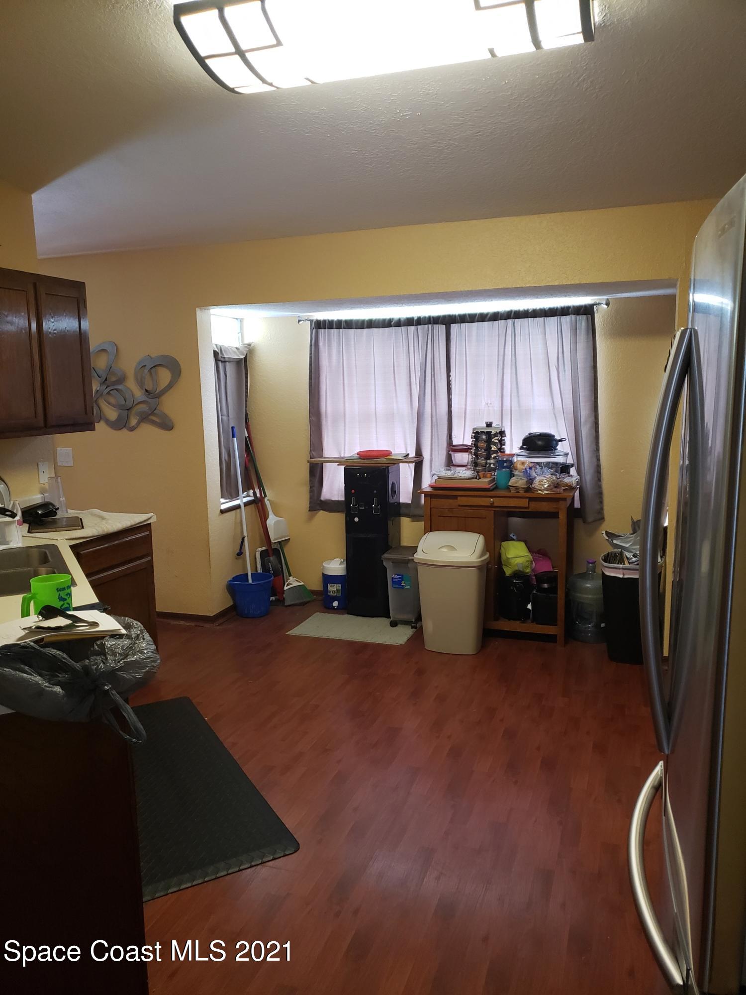 401 Whealan Street Southwest Palm Bay, FL 32908 - Photo 7 of 16 Kitchen 4