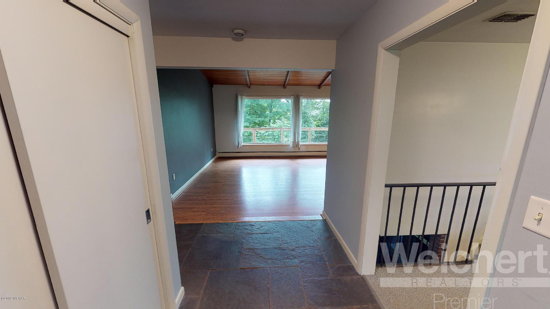 44 Grandview Road Williamsport, PA 17701 - Photo 3 of 50 Foyer
