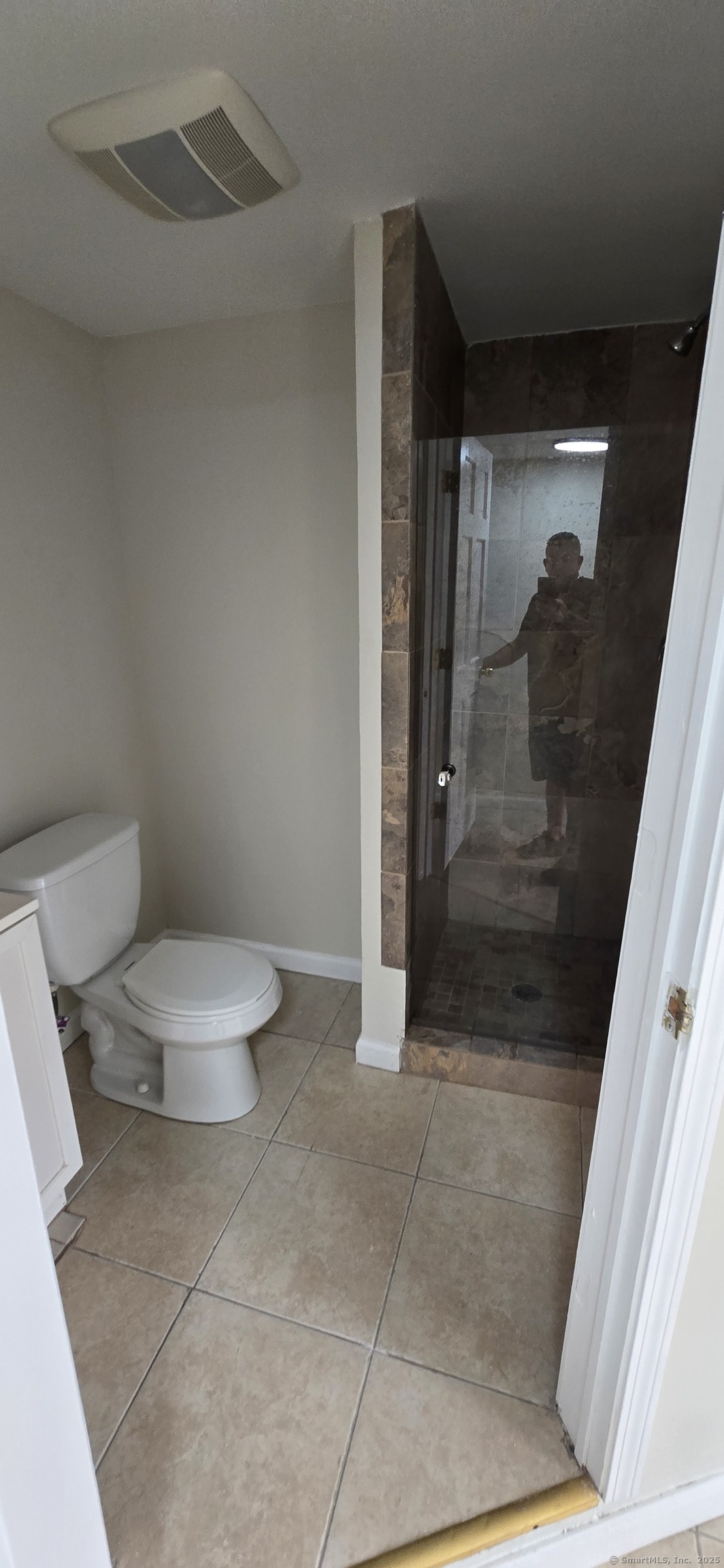 106 Wakelee Road, Unit 1 Waterbury, CT 06705 - Photo 17 of 19 a bathroom with a toilet