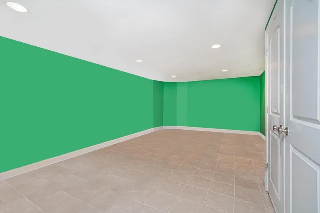 a view of a big room with a big yard