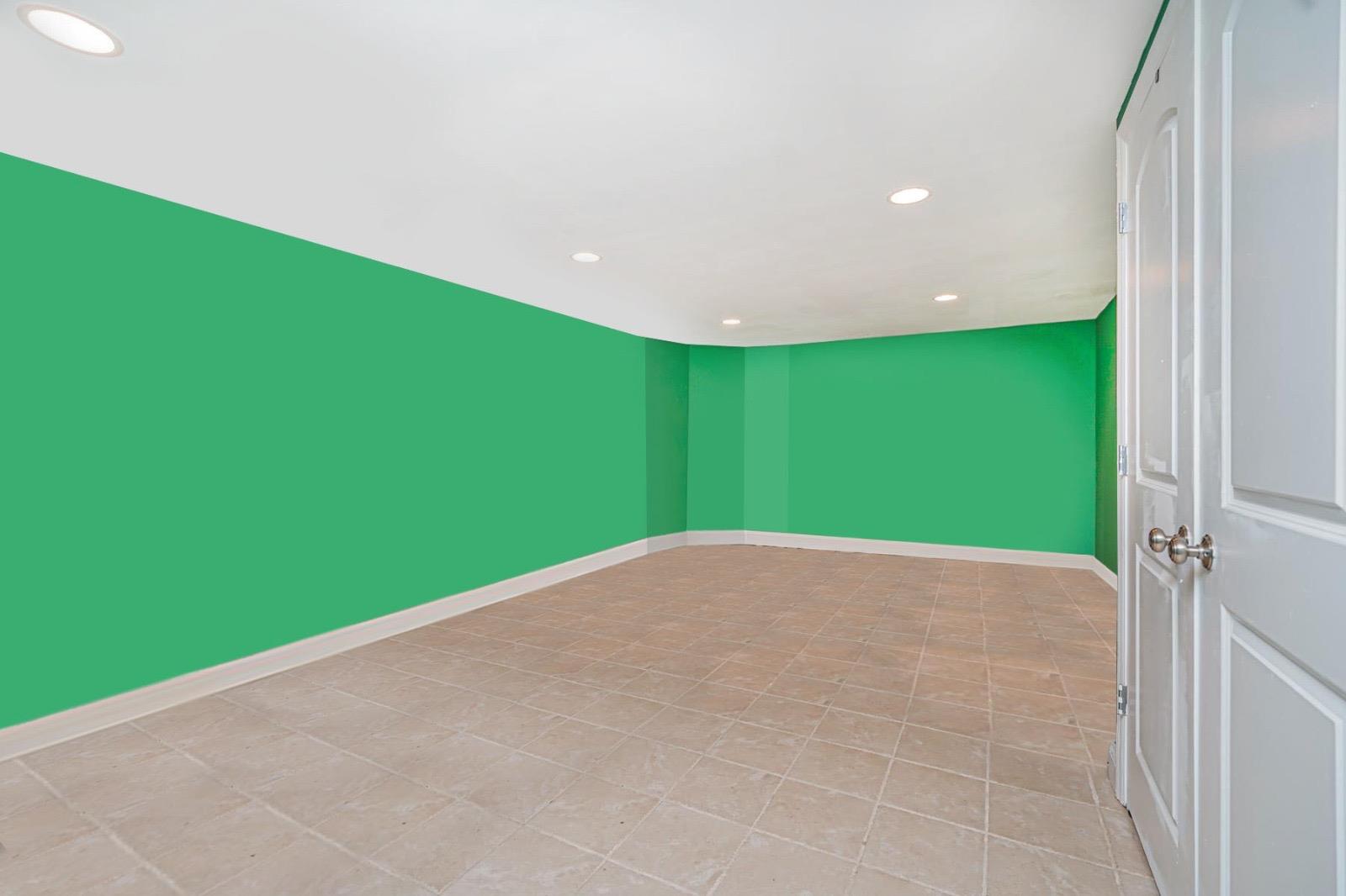 175 Beach 100th Street, Unit 8A Queens, NY 11694 - Photo 24 of 24 a view of a big room with a big yard