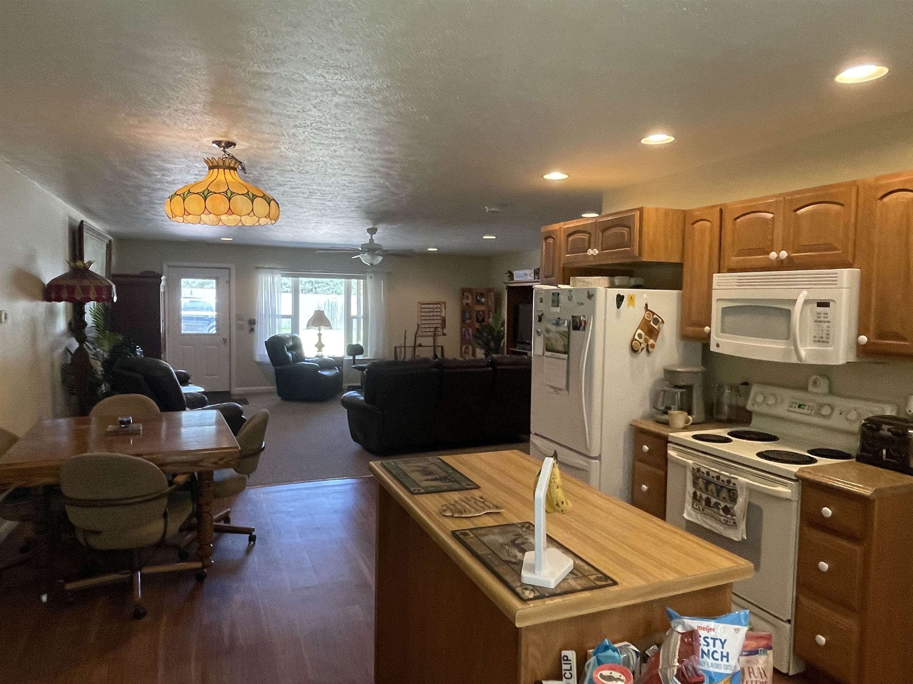9702 South 13 Road Cadillac, MI 49601 - Photo 15 of 35 1923711-dbc8f5b7-5990-4932-8544-c3267198e118.JPG