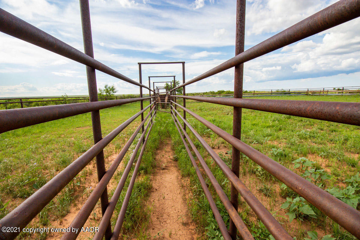 Ol' Glory Ranch Matador, TX 79244 - Photo 20 of 59 a view of an ocean from a balcony