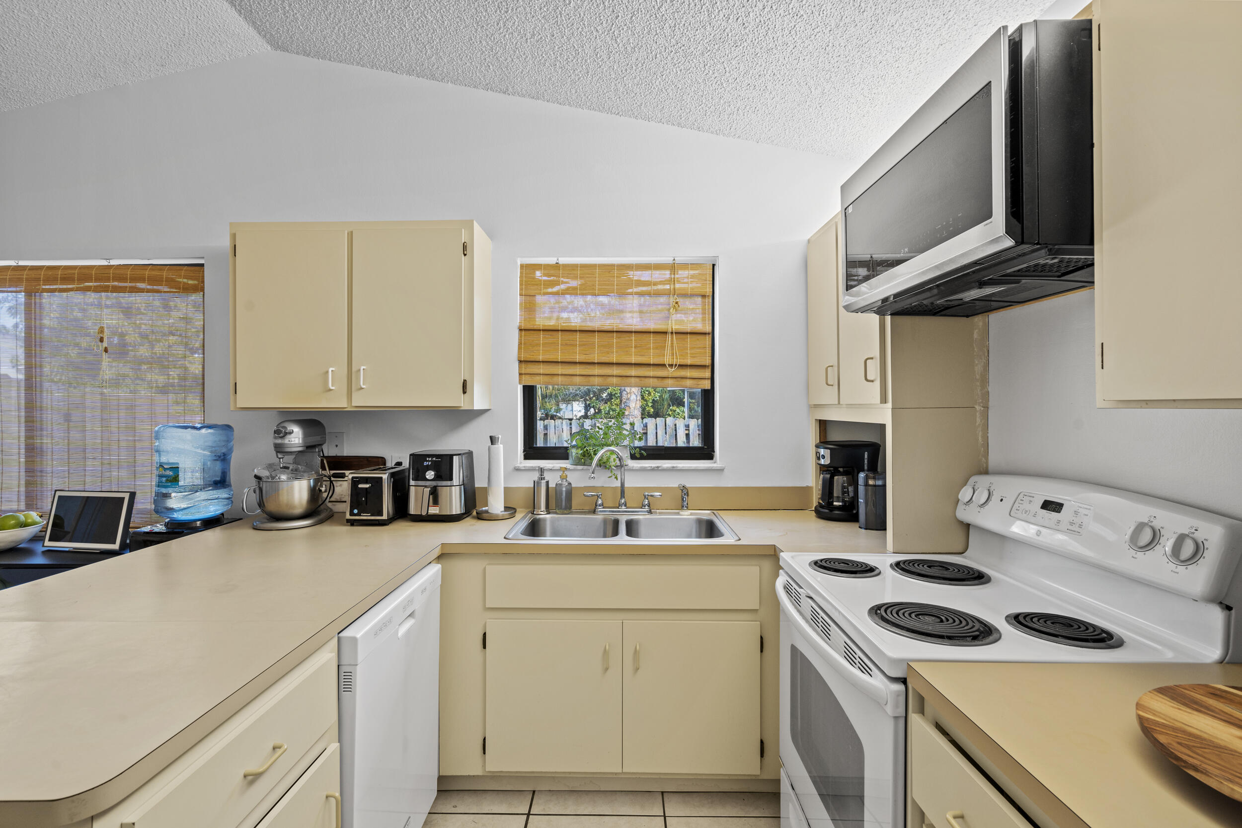 53 Southeast Ontario Way Stuart, FL 34997 - Photo 11 of 43 10_dsc07698