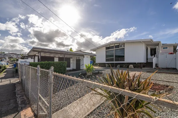 $3,200 | 4258 Likini Street, Honolulu, HI 96818