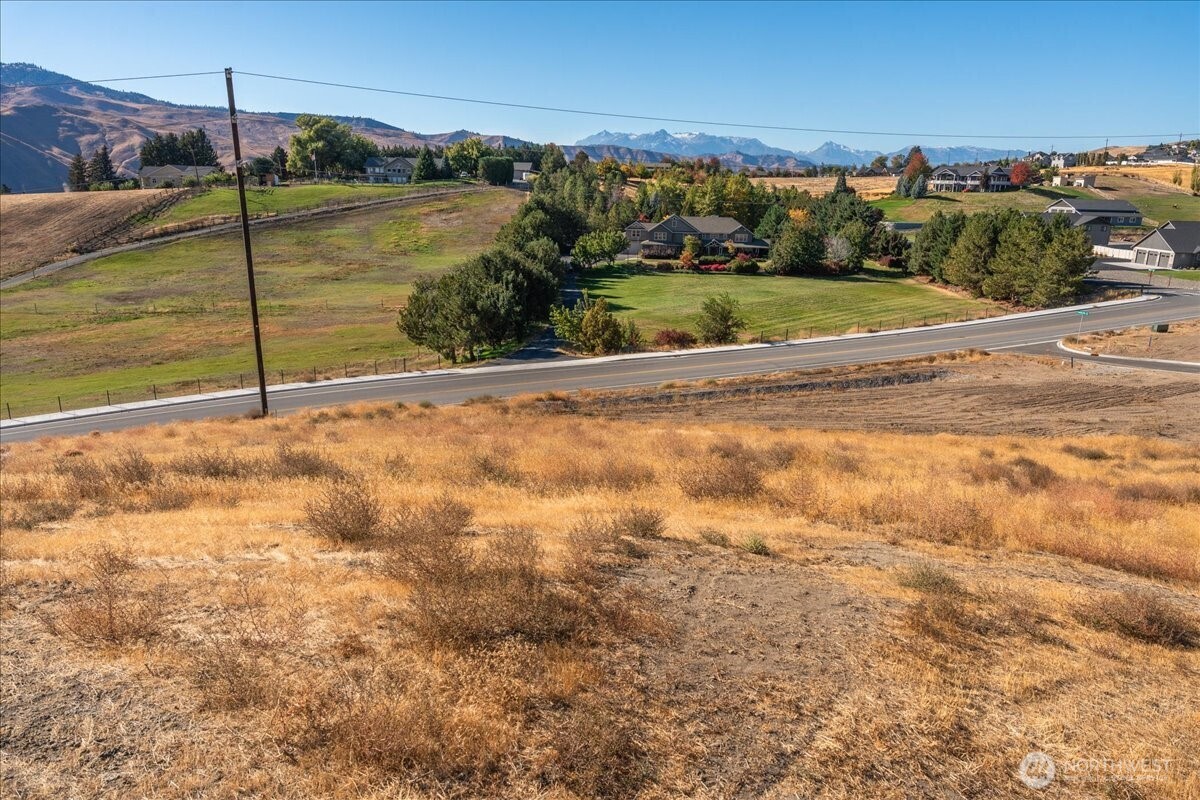 27 Margaret Lane Wenatchee, WA 98801 - Photo 2 of 15 a view of a lake