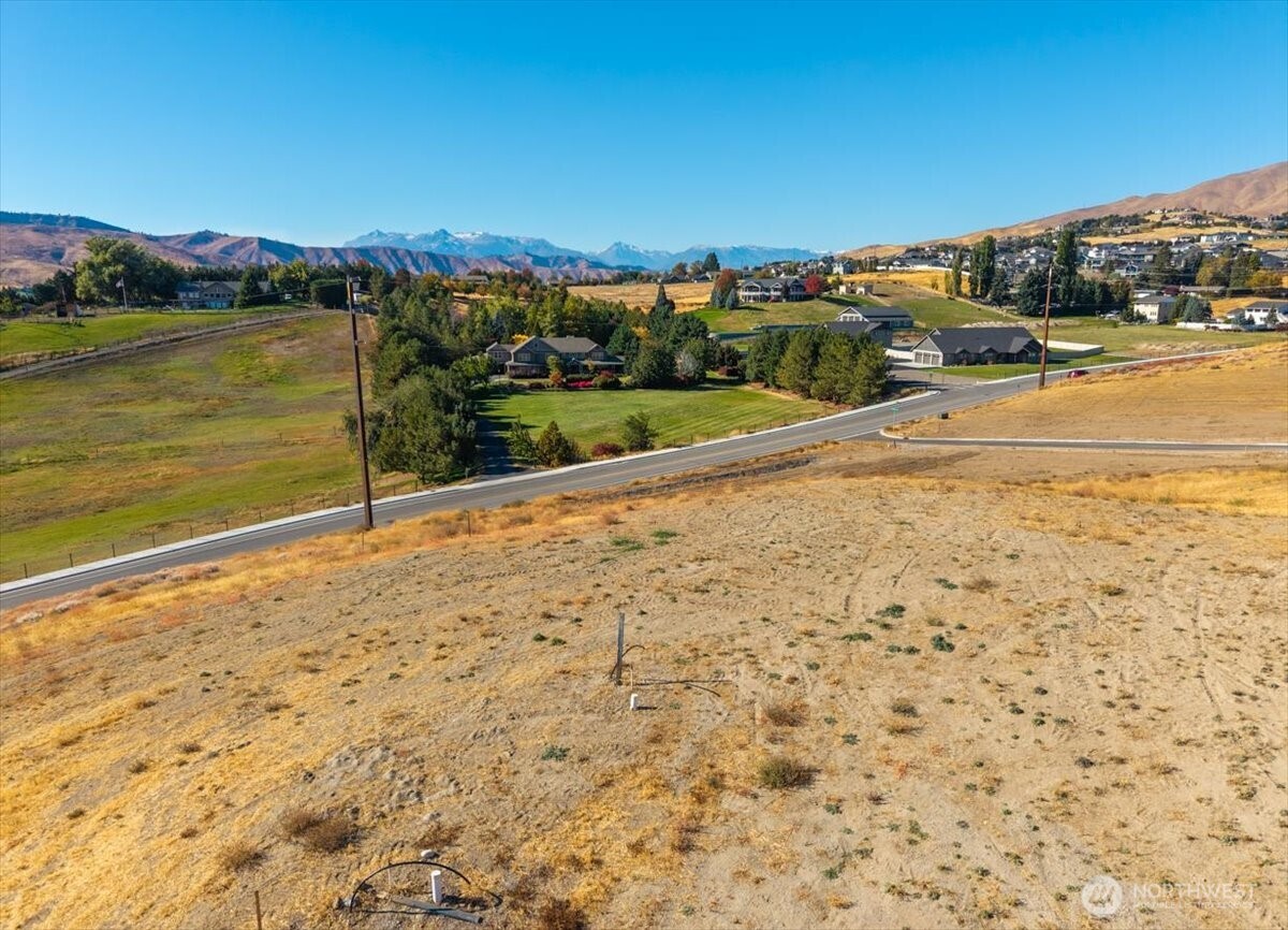 27 Margaret Lane Wenatchee, WA 98801 - Photo 3 of 15 a view of an ocean beach and mountain
