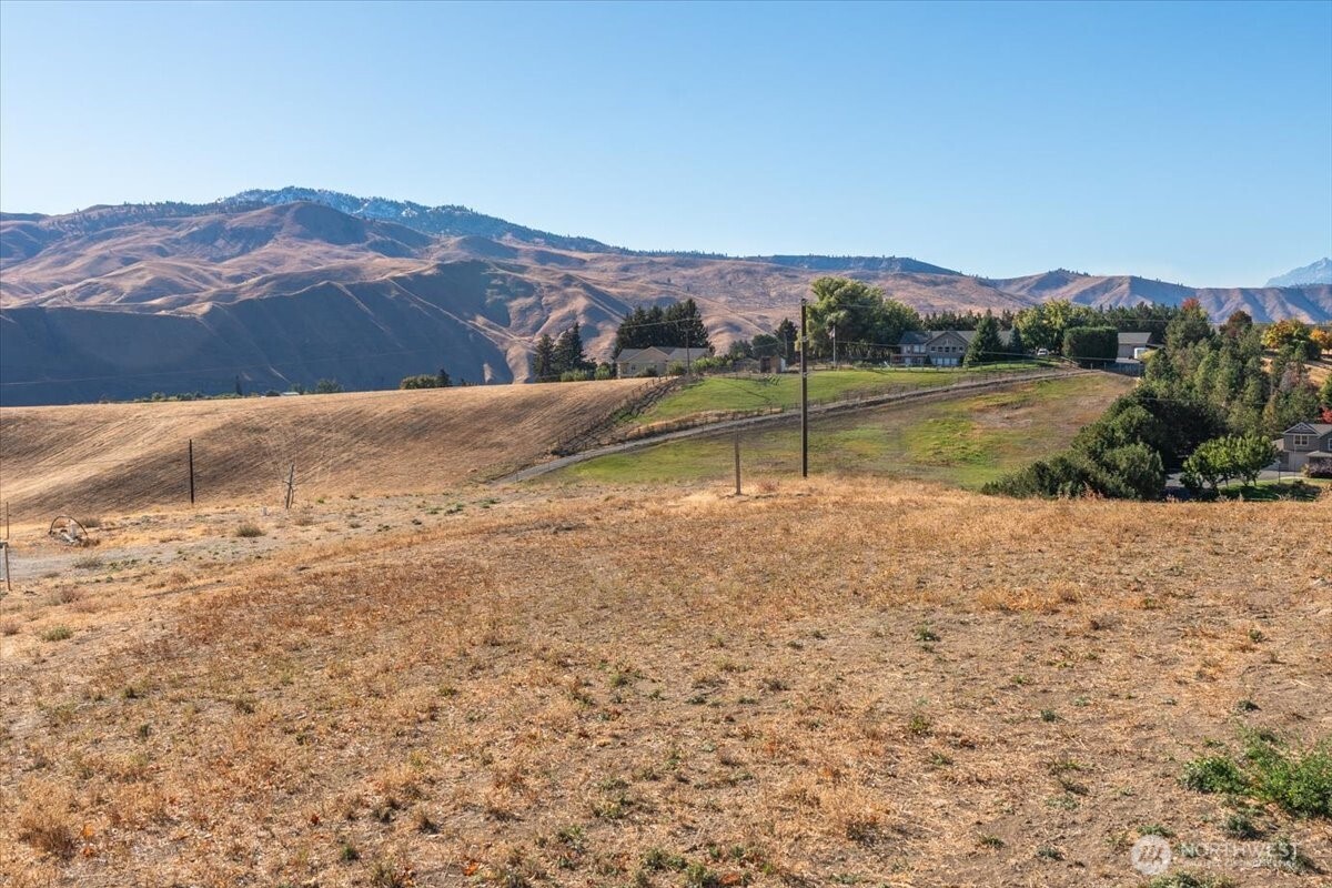 27 Margaret Lane Wenatchee, WA 98801 - Photo 4 of 15 a view of lake with mountain