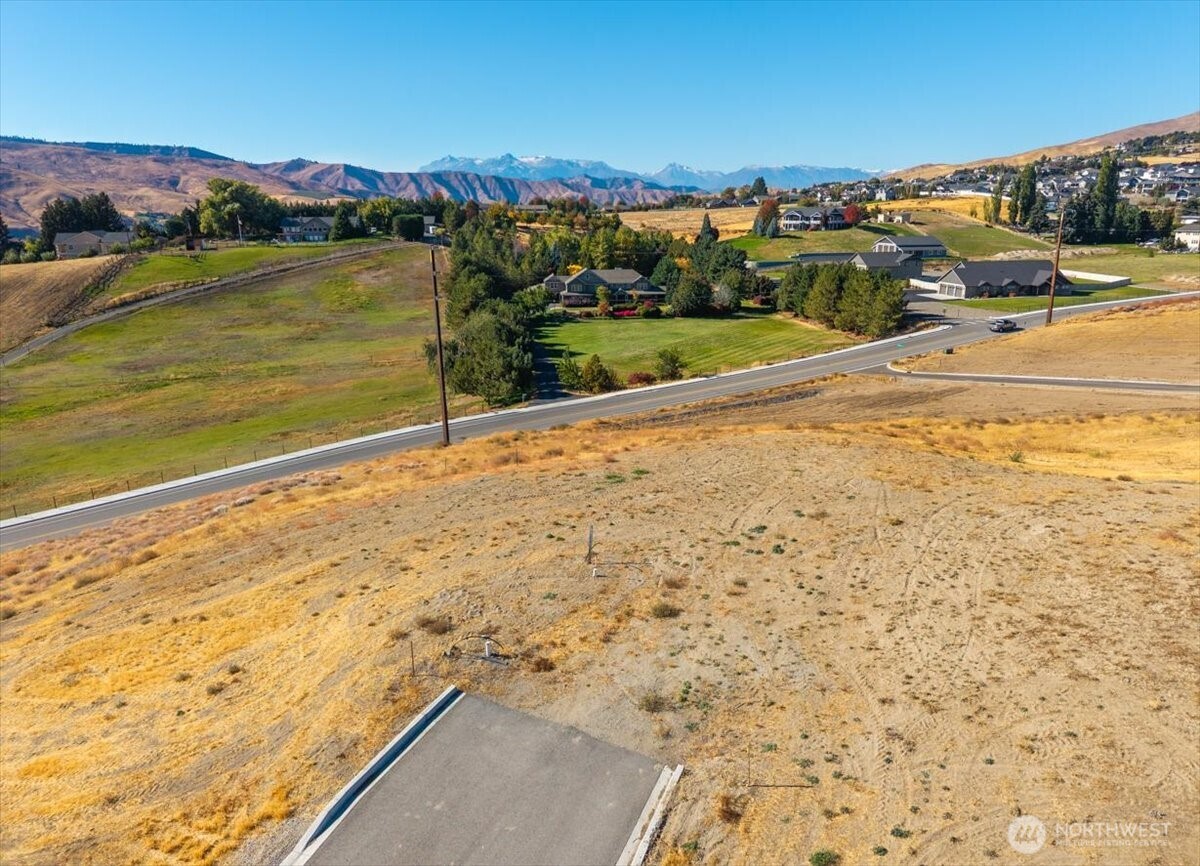 27 Margaret Lane Wenatchee, WA 98801 - Photo 5 of 15 a view of an ocean beach