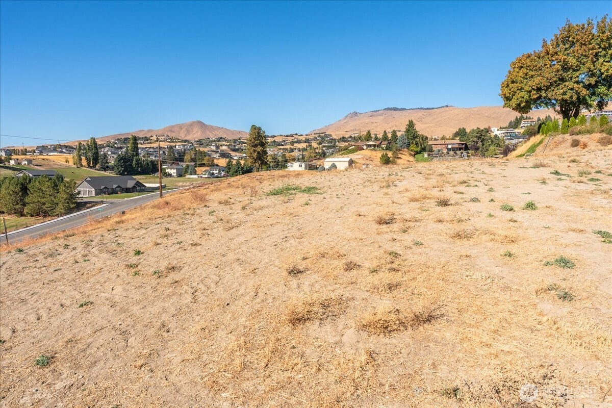 27 Margaret Lane Wenatchee, WA 98801 - Photo 6 of 15 a view of ocean with mountains