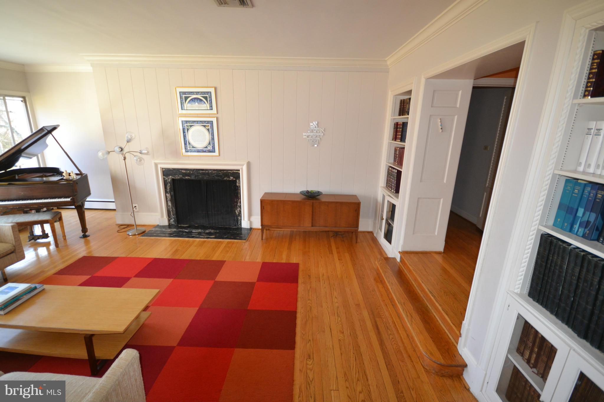 3527 Barton Oaks Road Baltimore, MD 21208 - Photo 3 of 29 Living Room