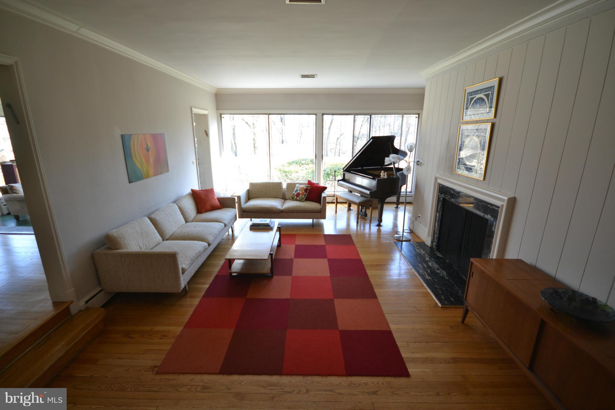 3527 Barton Oaks Road Baltimore, MD 21208 - Photo 4 of 29 Living Room
