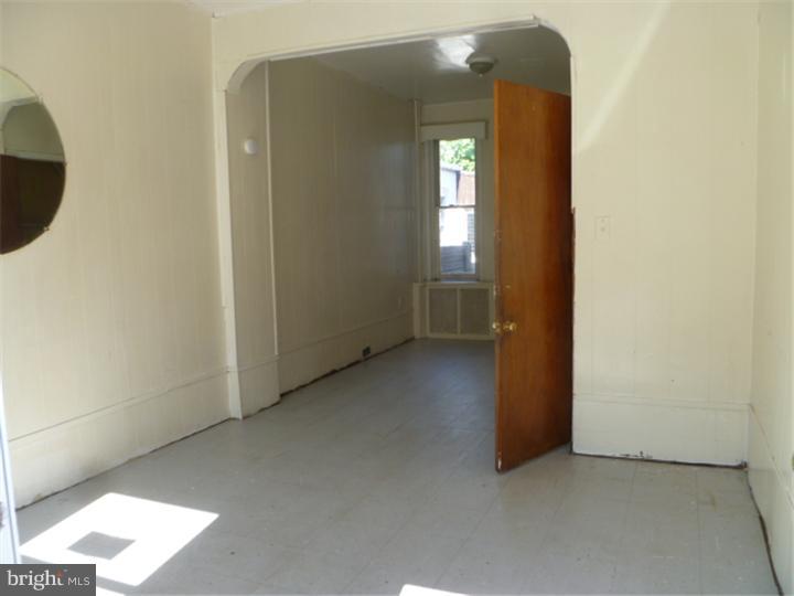 451 Mulberry Street Reading, PA 19604 - Photo 2 of 7 Living Room