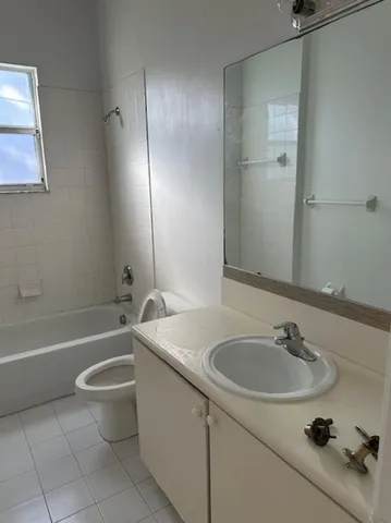 $2,550 | 1056 Northeast 39th Avenue, Homestead, FL 33033