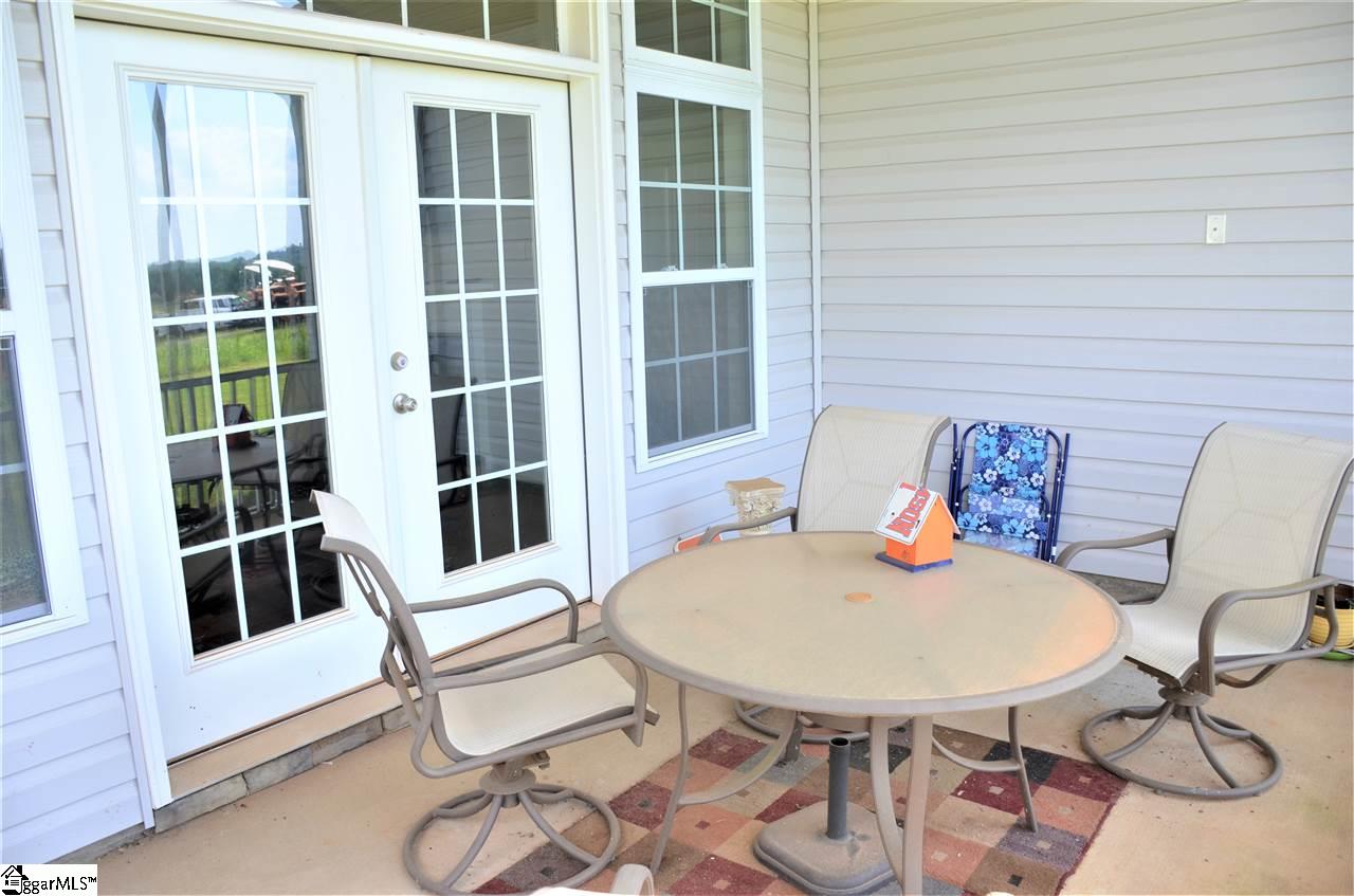 382 Bucklebury Road Greer, SC 29651 - Photo 4 of 30 Gallery Image 4