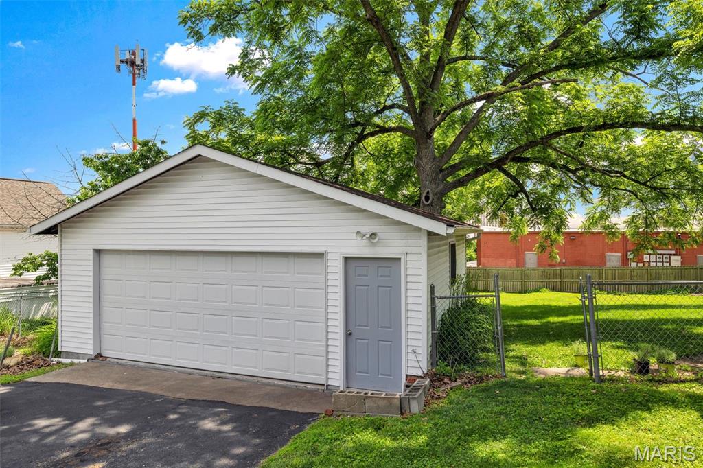 3728 Fee Fee Road Bridgeton, MO 63044 - Photo 3 of 38 Gallery Image 3