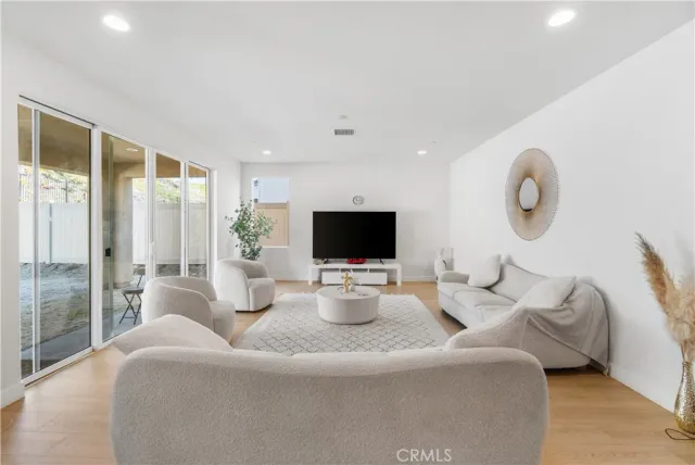 $6,999 | 18181 Outlook Canyon, Santa Clarita, CA 91351