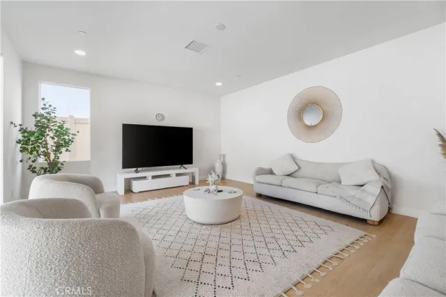 $6,999 | 18181 Outlook Canyon, Santa Clarita, CA 91351