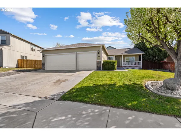 $349,950 | 2216 Northwest Eucalyptus Drive, Hermiston, OR 97838