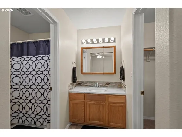 $349,950 | 2216 Northwest Eucalyptus Drive, Hermiston, OR 97838
