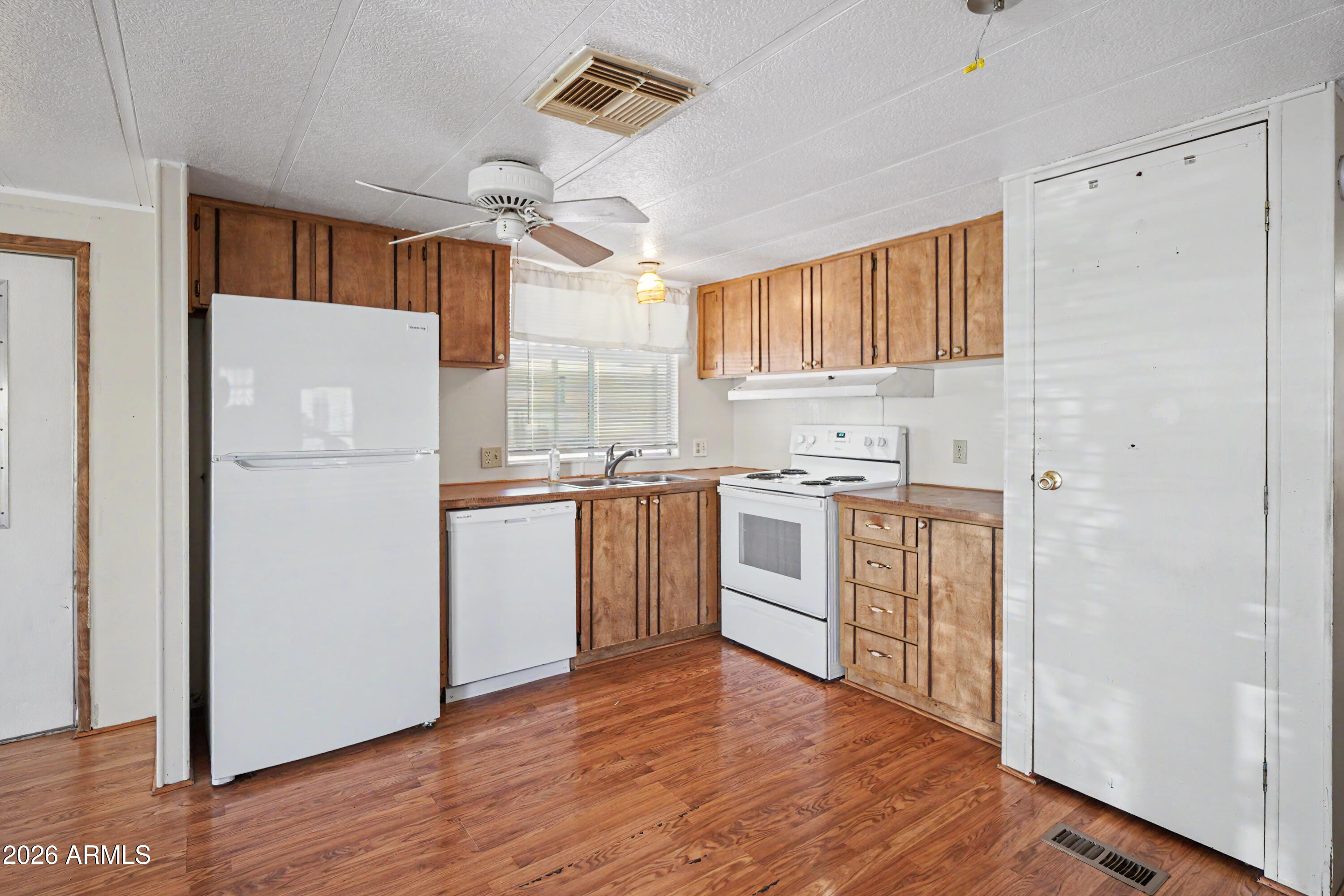 2605 South Tomahawk Road, Unit 65 Apache Junction, AZ 85119 - Photo 4 of 14