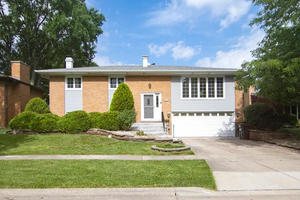 $369,900 | 15120 Willow Lane, Oak Forest, IL 60452