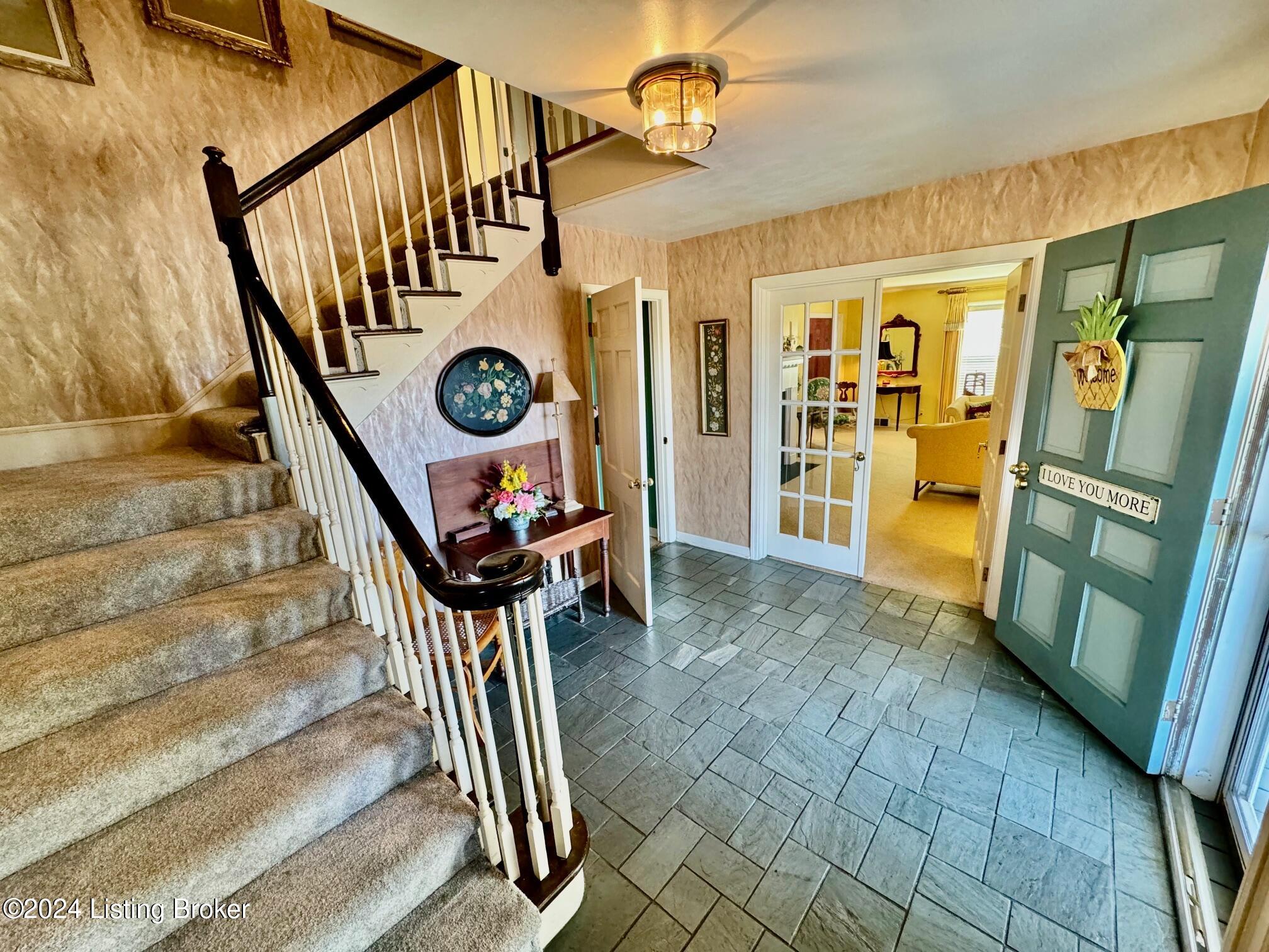 608 Lincoln Park Road Springfield, KY 40069 - Photo 2 of 32 002_Foyer