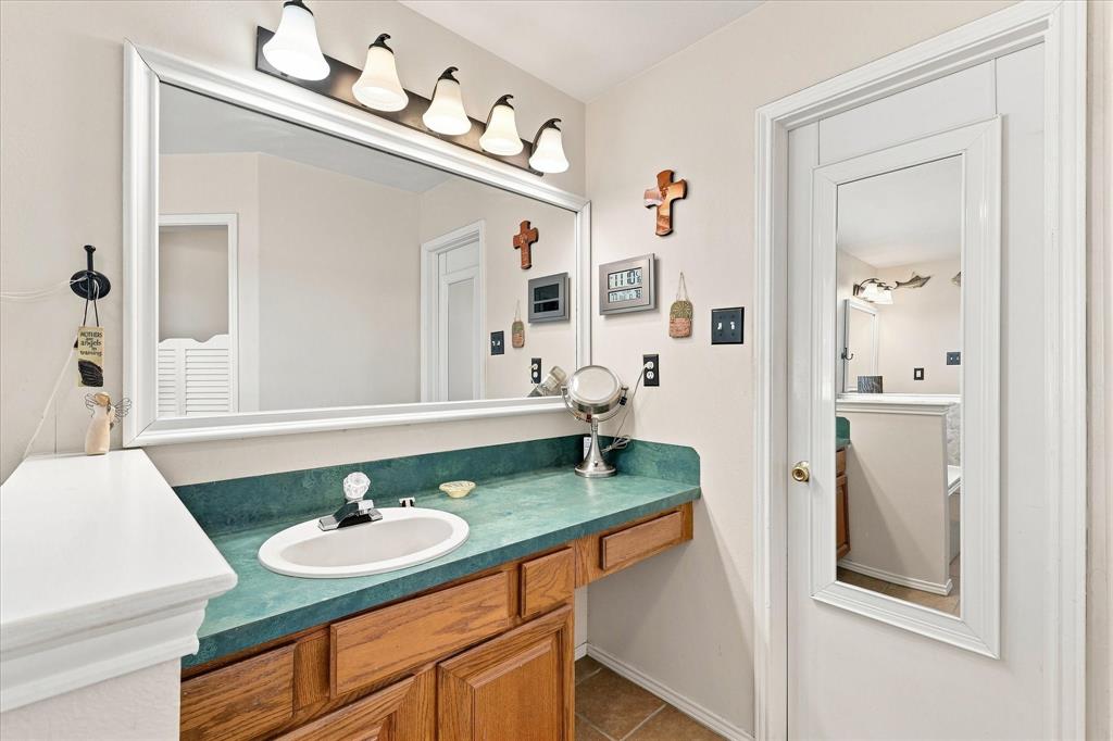 11555 Plainview Road Krum, TX 76249 - Photo 22 of 40 Gallery Image 22