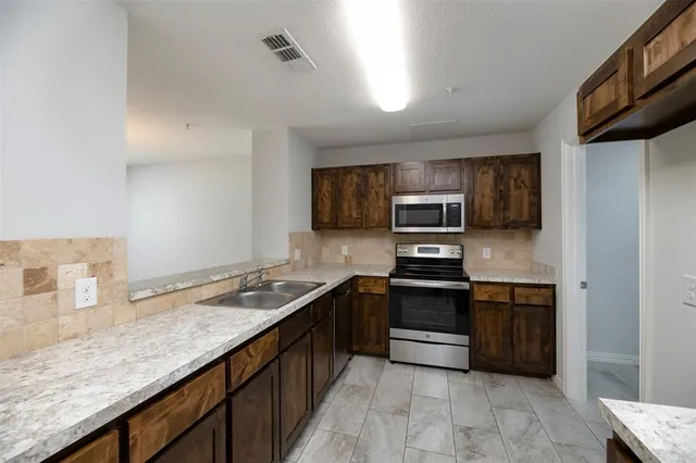 $1,775 | 831 Summercreek Drive, Lewisville, TX 75067