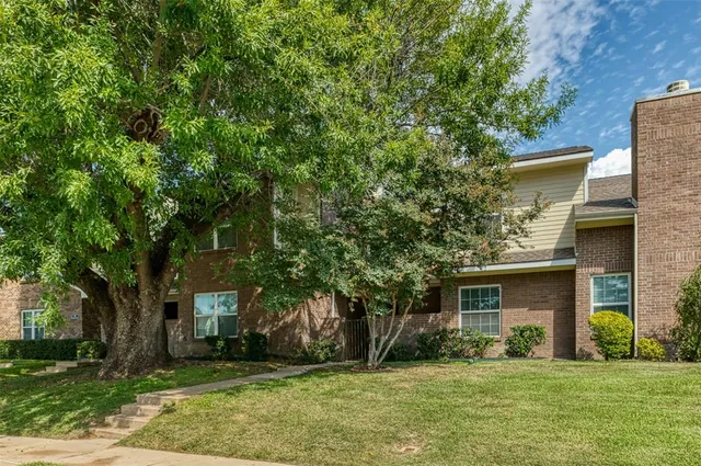 $1,775 | 831 Summercreek Drive, Lewisville, TX 75067