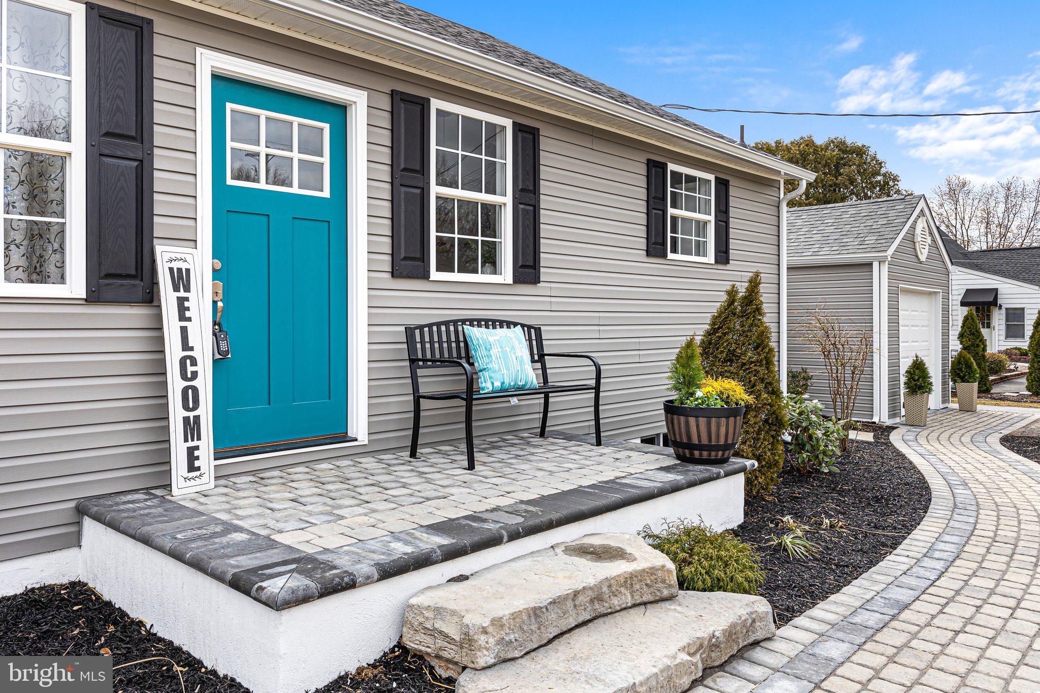 679 Churchmans Road Newark, DE 19702 - Photo 3 of 25 Professional hardscaping - stone doorsteps