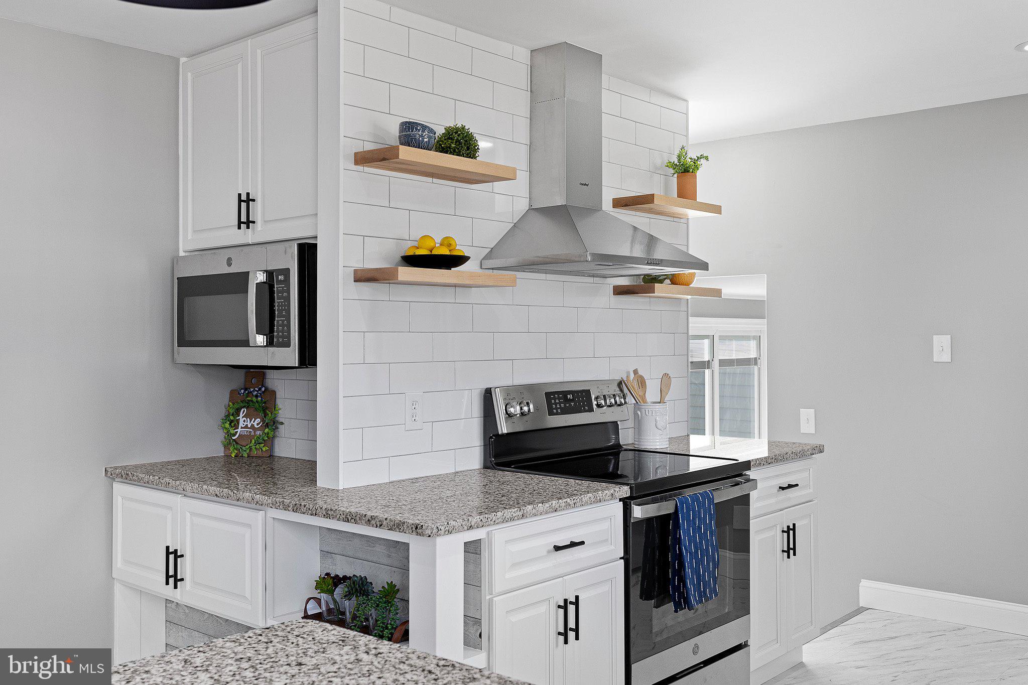 679 Churchmans Road Newark, DE 19702 - Photo 5 of 25 Subway tile backsplash