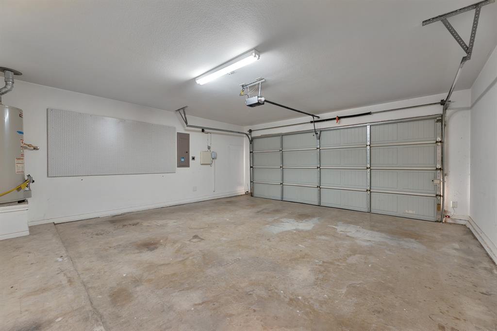 5129 Leeray Road Fort Worth, TX 76244 - Photo 13 of 39 a view of a garage