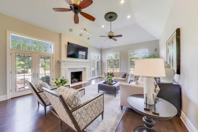 $2,999,000 | 19 Meadowview Road, Northfield, IL 60093