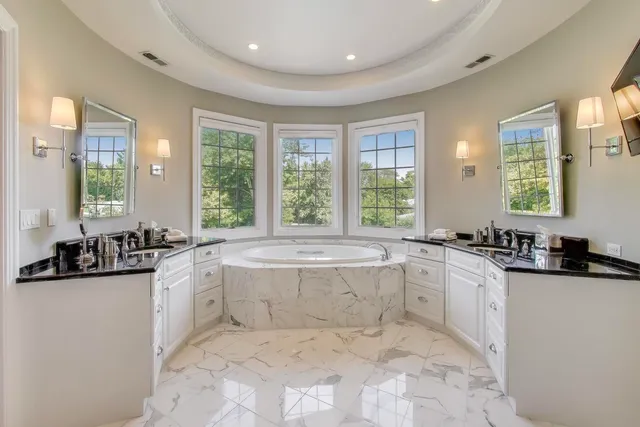 $2,999,000 | 19 Meadowview Road, Northfield, IL 60093