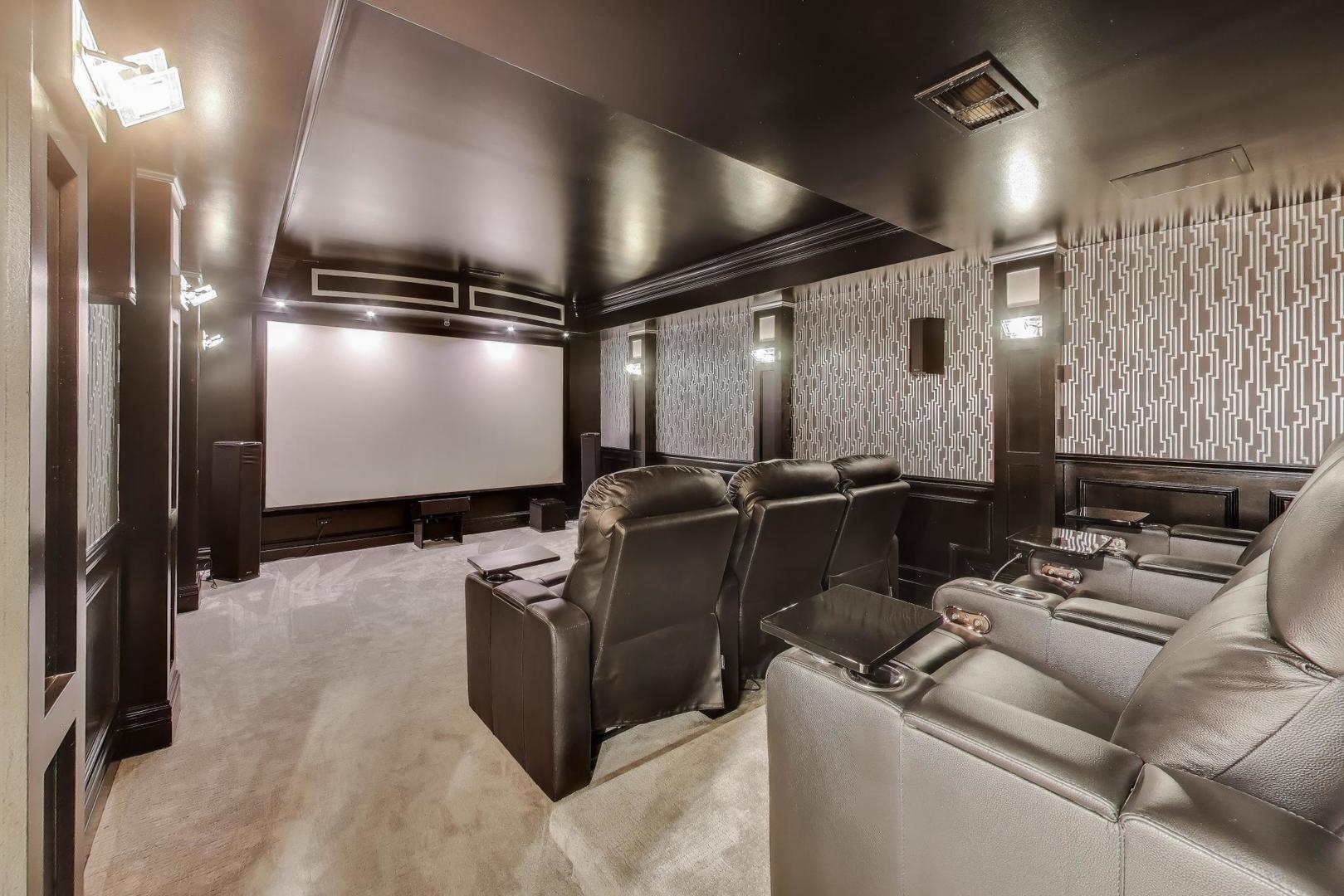 19 Meadowview Road Northfield, IL 60093 - Photo 46 of 65 a room with furniture projector and a projector