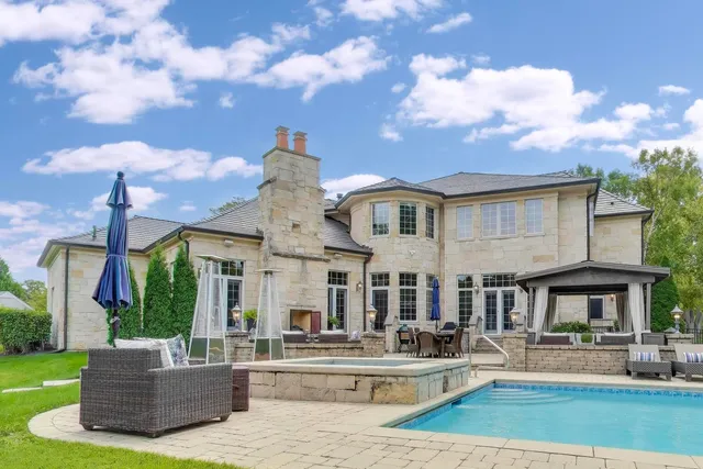 $2,999,000 | 19 Meadowview Road, Northfield, IL 60093