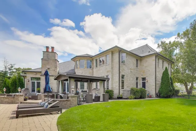 $2,999,000 | 19 Meadowview Road, Northfield, IL 60093