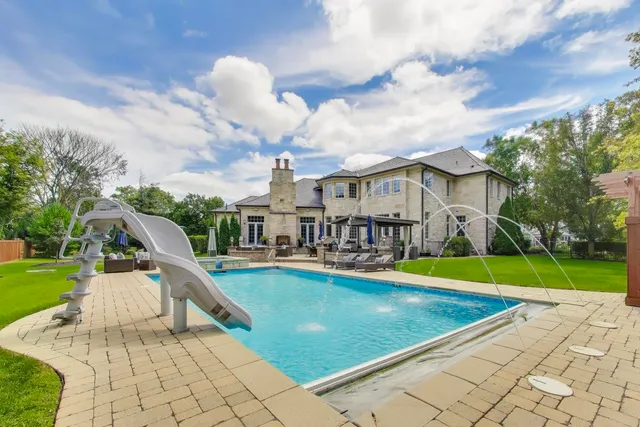 $2,999,000 | 19 Meadowview Road, Northfield, IL 60093