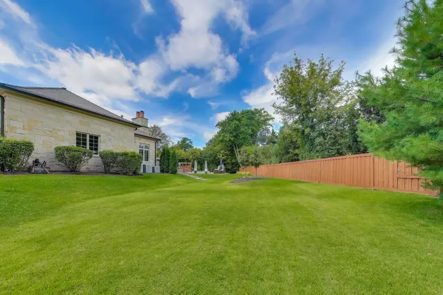 $2,999,000 | 19 Meadowview Road, Northfield, IL 60093